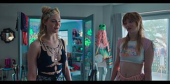 Actress - Elle Fanning: Movie - Margos Got Money Troubles